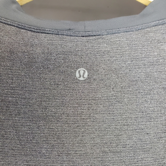 Lululemon workout tee - Picture 4 of 4